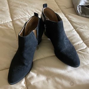 Gorgeous fashionable comfortable suede boots